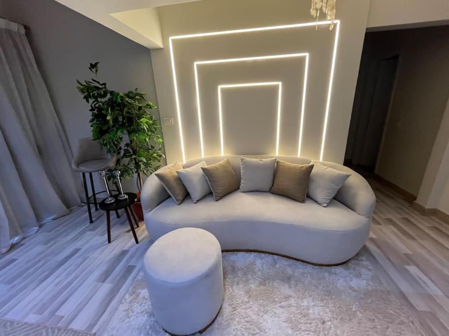 Urban Luxury 2br In Mohandesin Giza Near Zamalek * Cairo